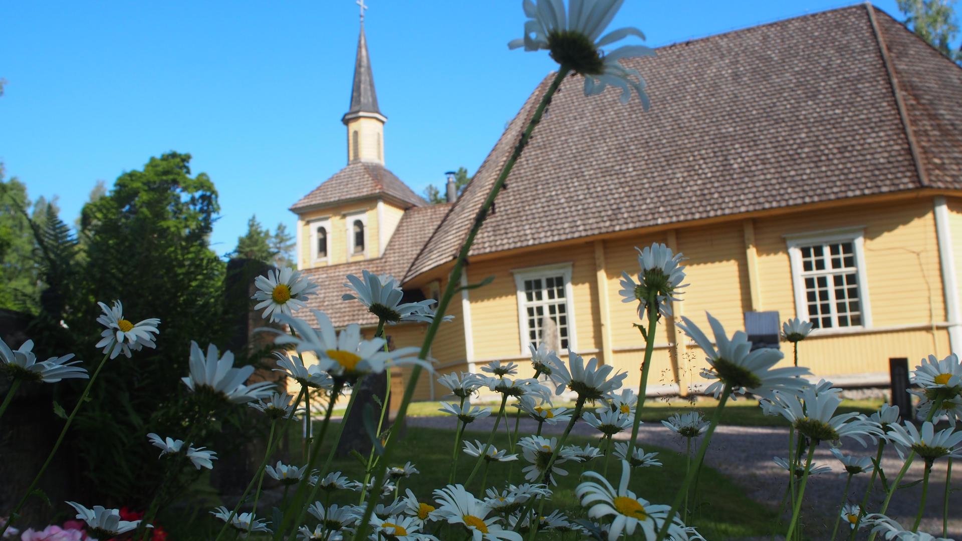 &Ouml;stersundomin kirkko kes&auml;ll&auml;